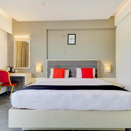 Capital O 77219 Hotel Dwarwata Dharwad Zewnętrze zdjęcie