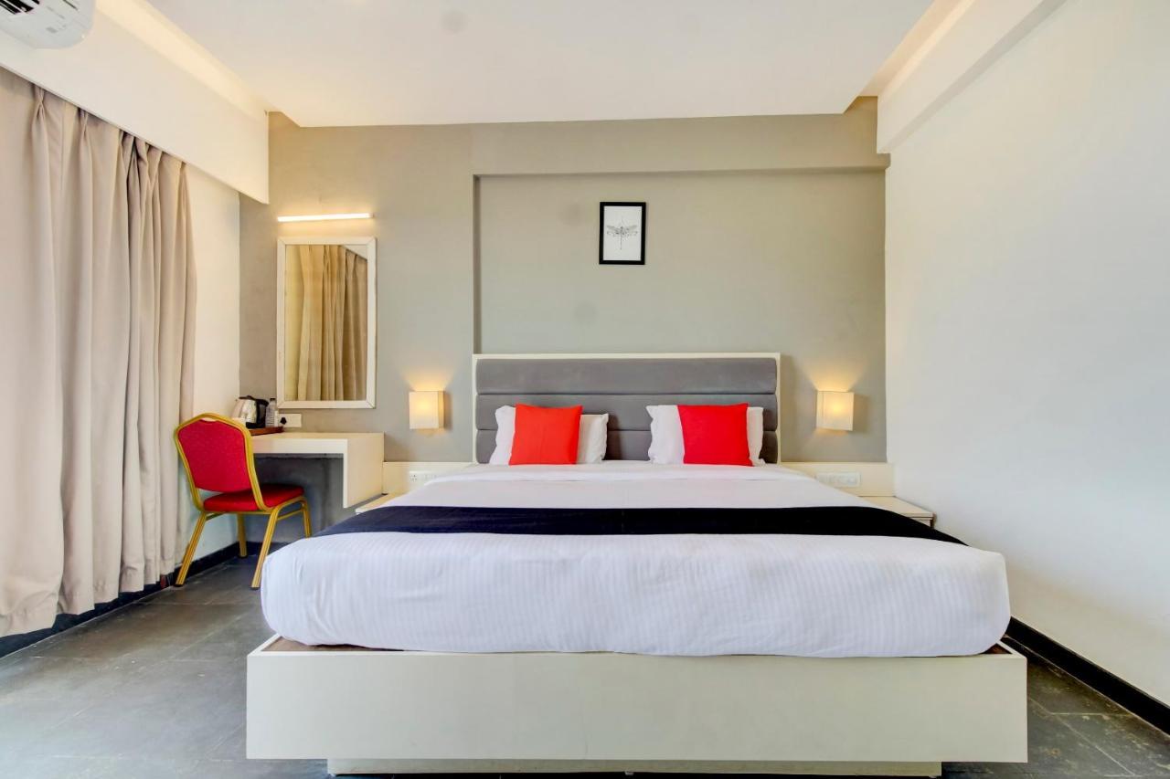 Capital O 77219 Hotel Dwarwata Dharwad Zewnętrze zdjęcie