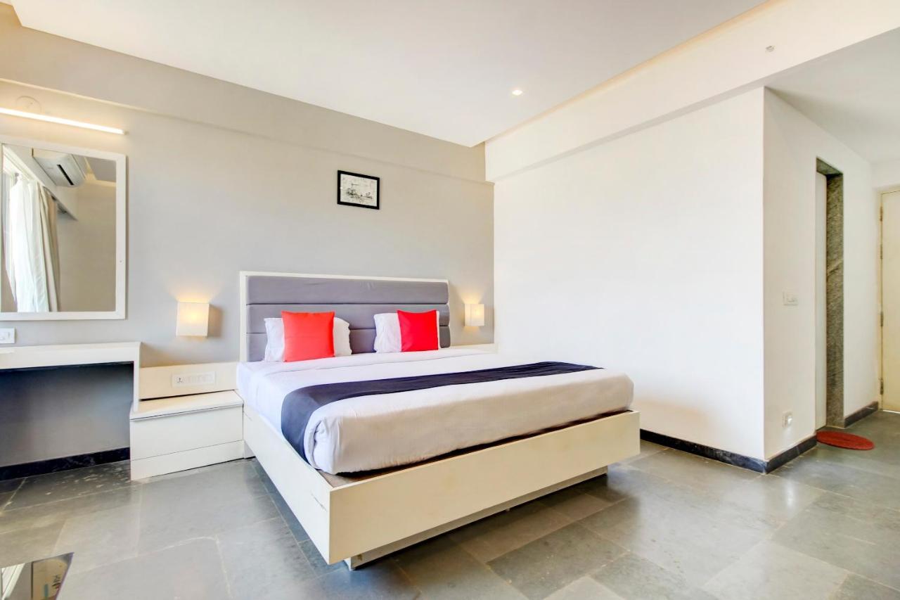 Capital O 77219 Hotel Dwarwata Dharwad Zewnętrze zdjęcie