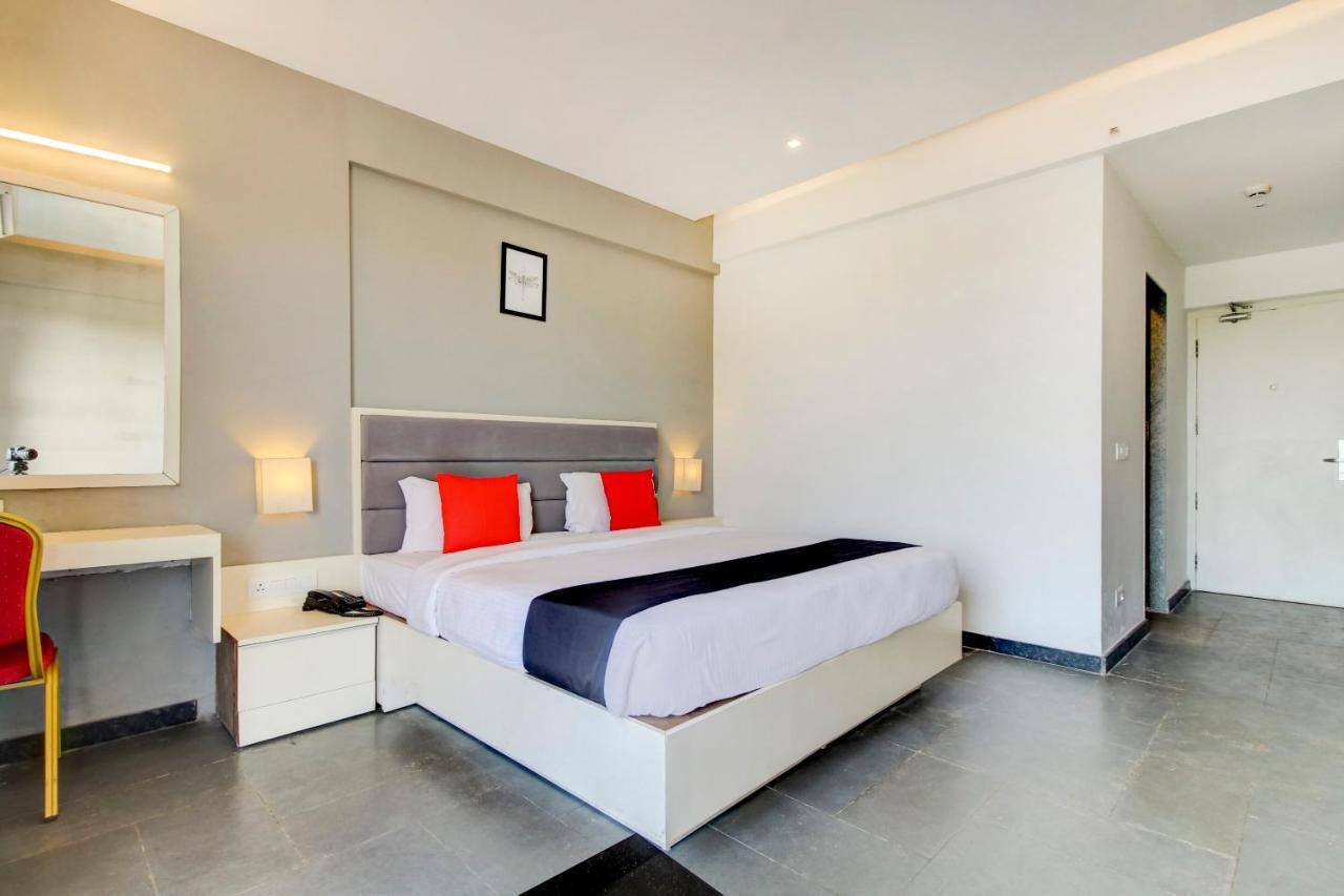 Capital O 77219 Hotel Dwarwata Dharwad Zewnętrze zdjęcie