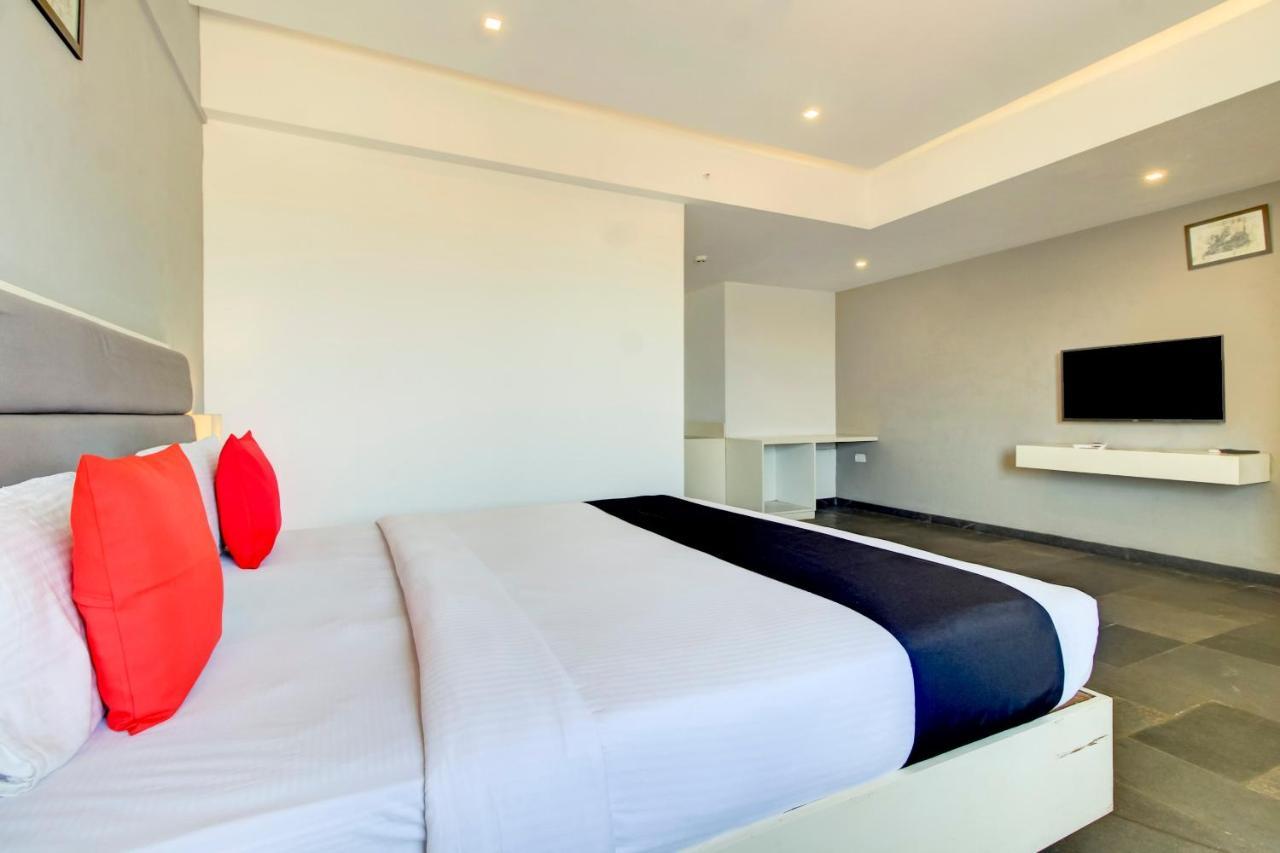 Capital O 77219 Hotel Dwarwata Dharwad Zewnętrze zdjęcie