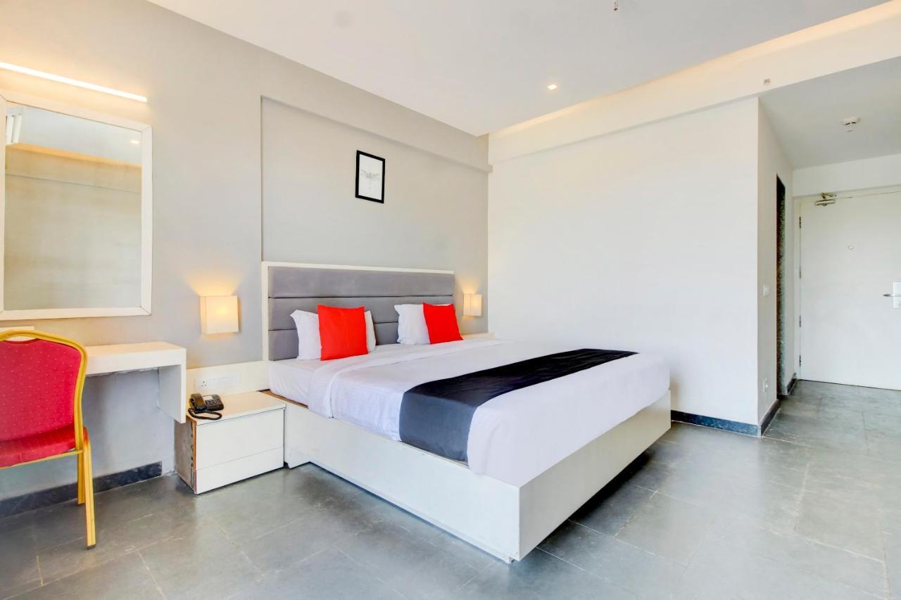 Capital O 77219 Hotel Dwarwata Dharwad Zewnętrze zdjęcie