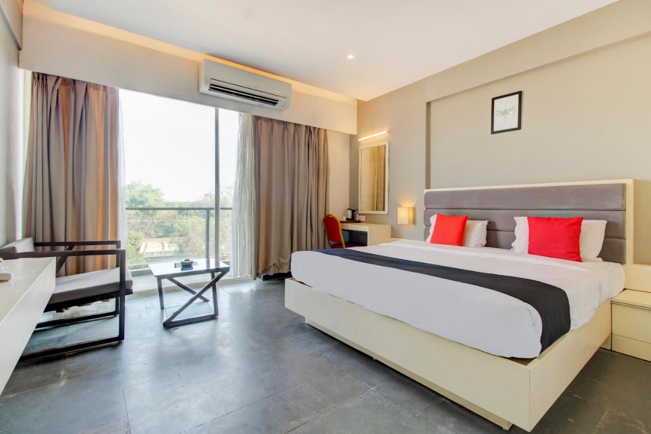 Capital O 77219 Hotel Dwarwata Dharwad Zewnętrze zdjęcie